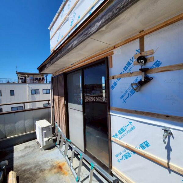 静岡県富士宮市　K様　3階建て建物　外壁カバー工事　下地となる胴縁の取り付けをおこないました！