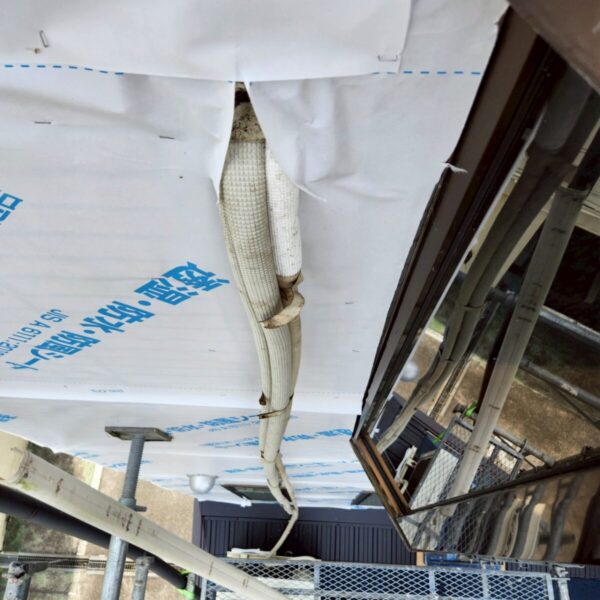 静岡県富士宮市　K様　3階建て建物　外壁カバー工事　既存外壁の上から防水シートを張るのはなぜ？