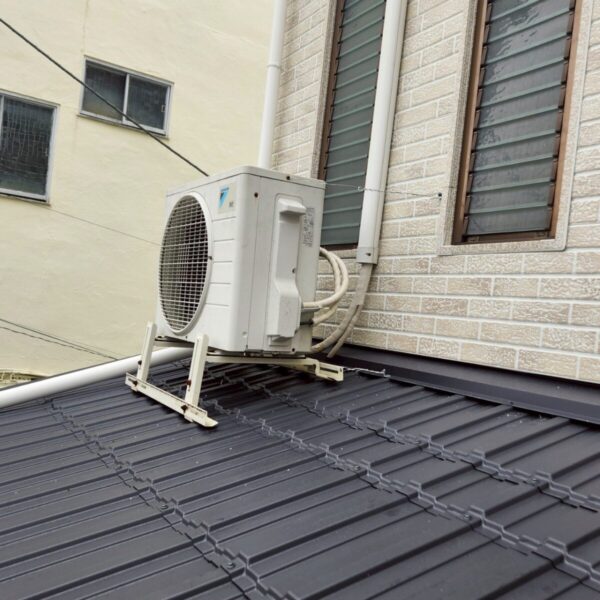 静岡県富士宮市　K様　3階建て建物　屋根カバー工事　金属屋根材を施工しました！