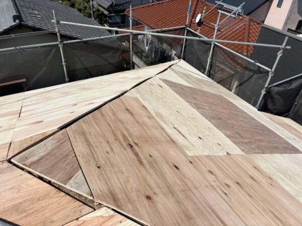 静岡県三島市　U様　屋根葺き替え工事　下地を新たに作るために構造用合板を設置しました！
