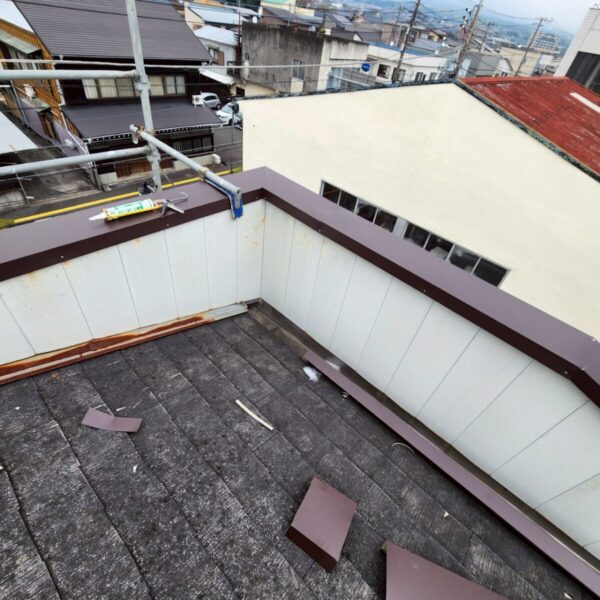 静岡県富士宮市　K様　3階建て建物　笠木カバー工法によって雨水の侵入を防止