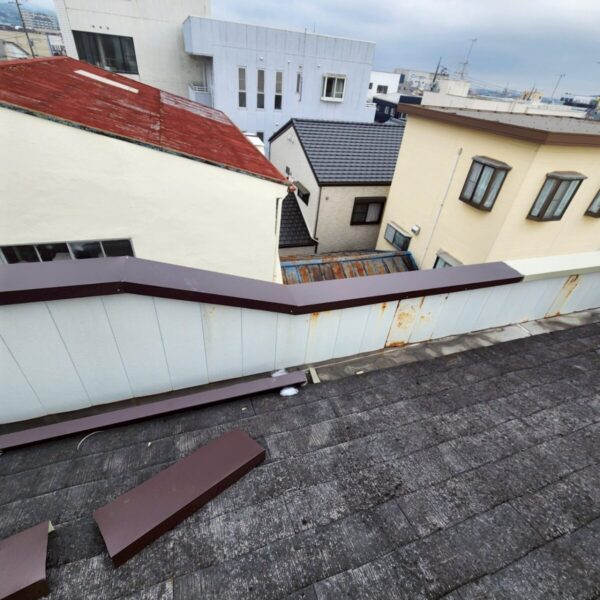 静岡県富士宮市 K様 3階建て建物 笠木カバー工法によって雨水の侵入を防止