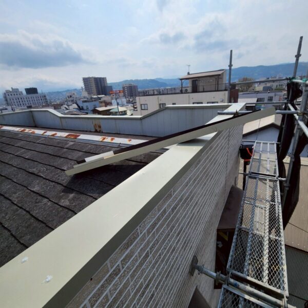 静岡県富士宮市 K様 3階建て建物 笠木カバー工法によって雨水の侵入を防止
