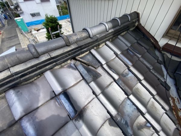 屋根の漆喰が劣化したらどうなる?症状や放置した場合のリスクを解説