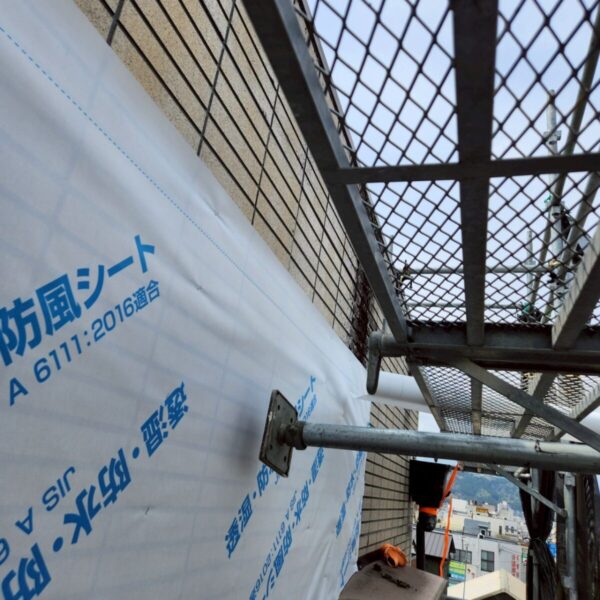 静岡県富士宮市 K様 3階建て建物 外壁カバー工事 既存外壁の上から防水シートを張るのはなぜ?